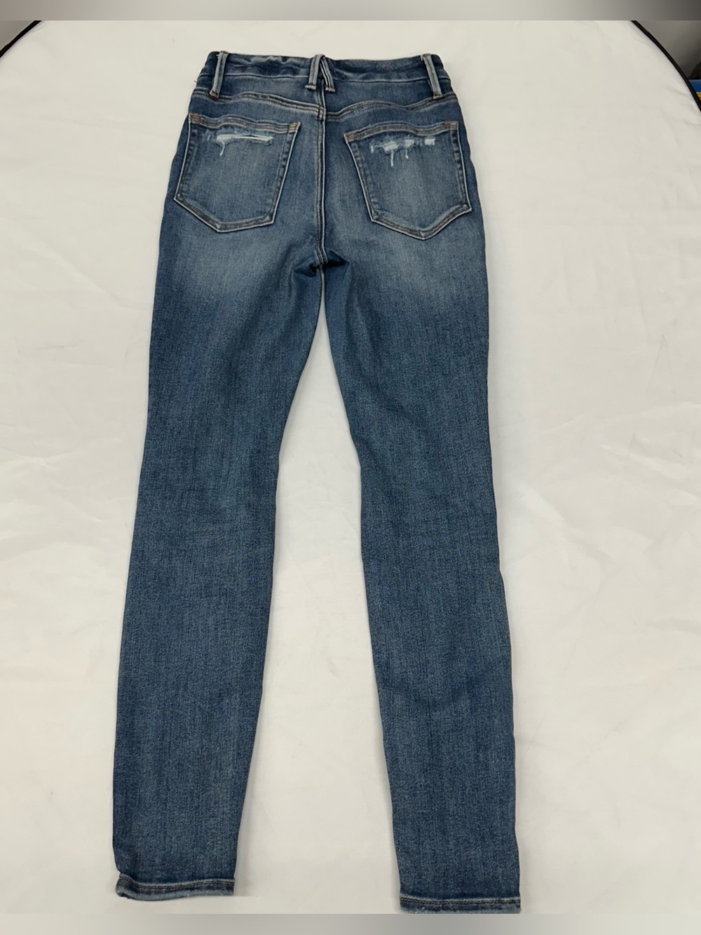Good American Medium Blue Denim Jeans with Contrast Stitching - Picture 2 of 3